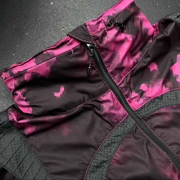 VINTAGE lululemon Vent It Out Jacket wmns sz 6 - Picture 2 of 15